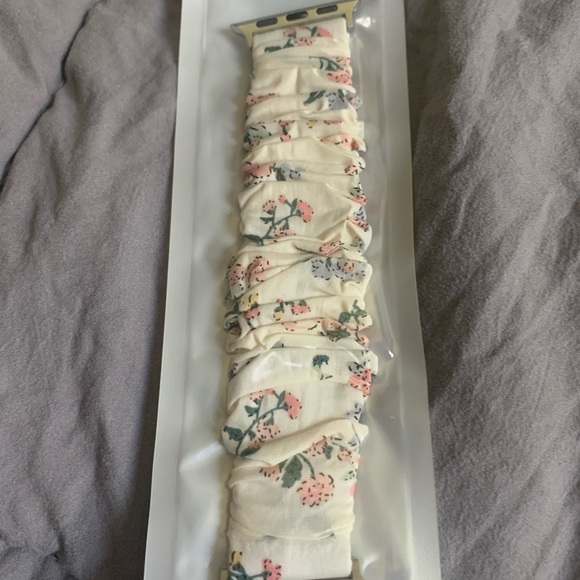 NWT 3 choices Scrunchie Apple Watch Band - Picture 7 of 9